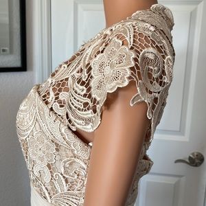 Decode 1.8 - 182909 Lace Bateau Neck Ruffled Gown In White/Black